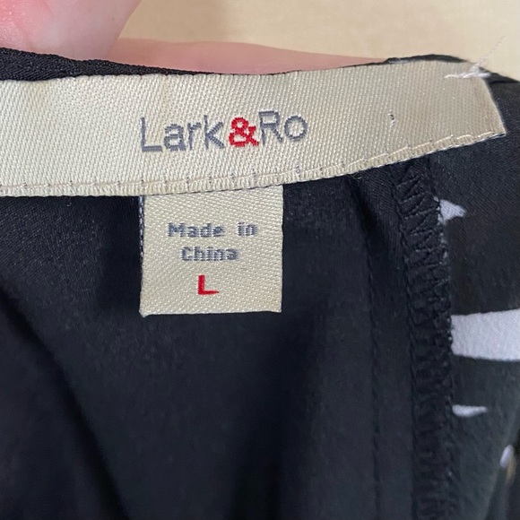 Lark & Ro Black & White Shortsleeved Shift Dress - Picture 8 of 14
